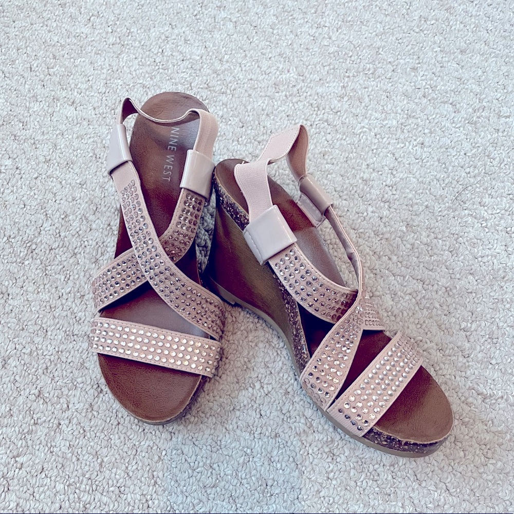 NWOT Nine West Rose Gold Studded Wedges
